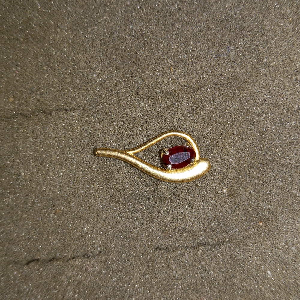 Handmade gold & garnet pendant